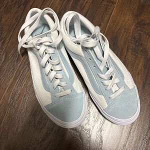 Vans Women's Winter Sky/True White Old Skool Low-Top Sneakers Size 6